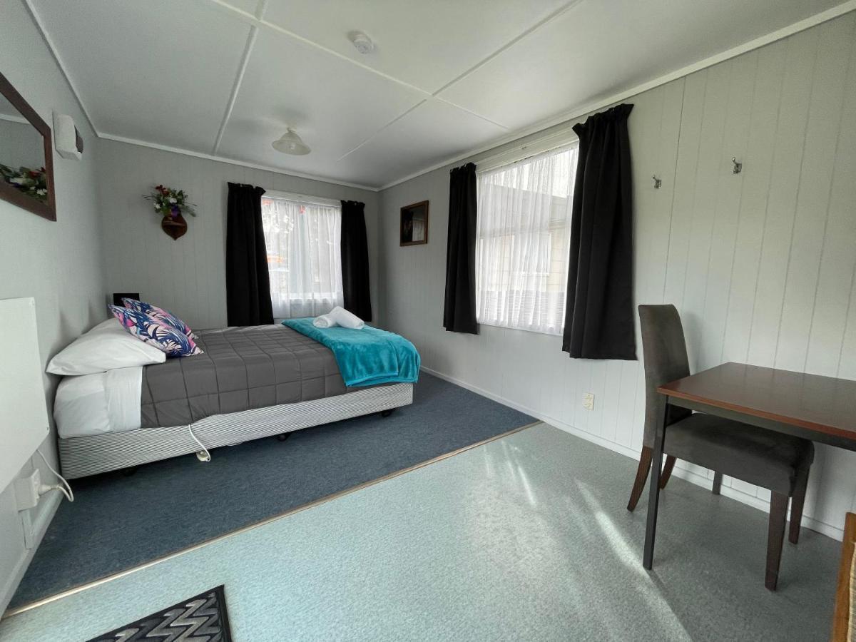 Motutere Bay Top 10 Holiday Park Turangi Exterior photo