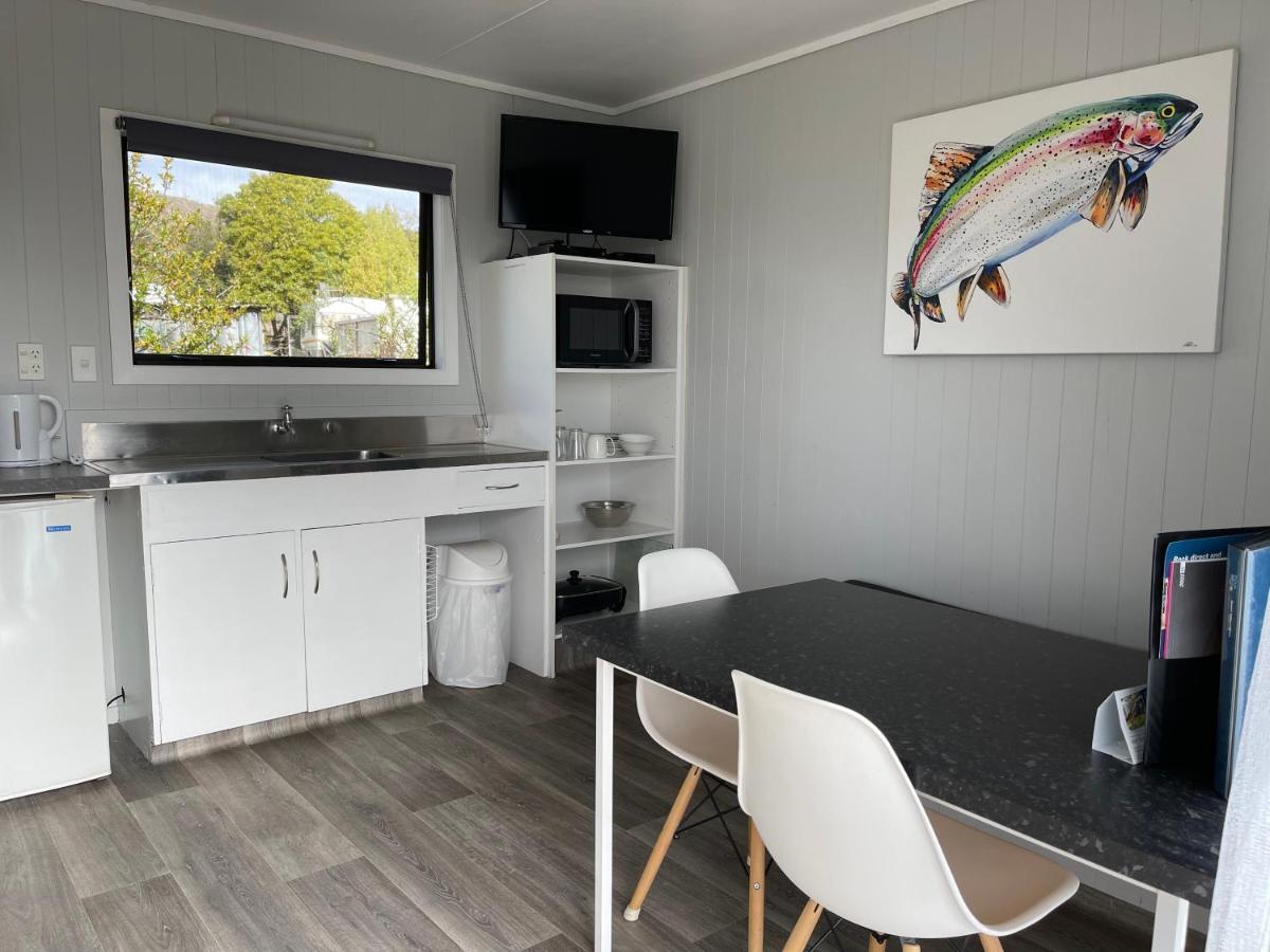 Motutere Bay Top 10 Holiday Park Turangi Exterior photo