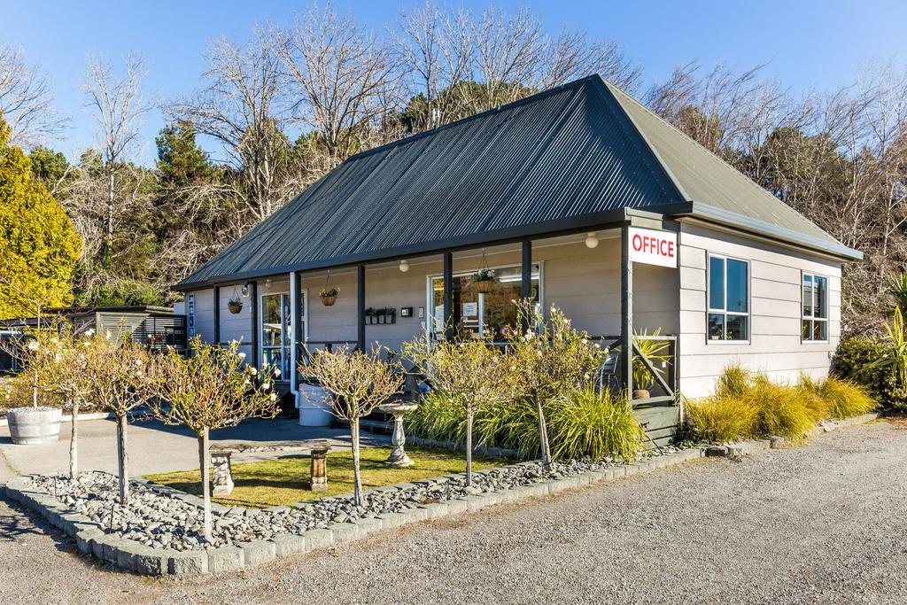 Motutere Bay Top 10 Holiday Park Turangi Exterior photo