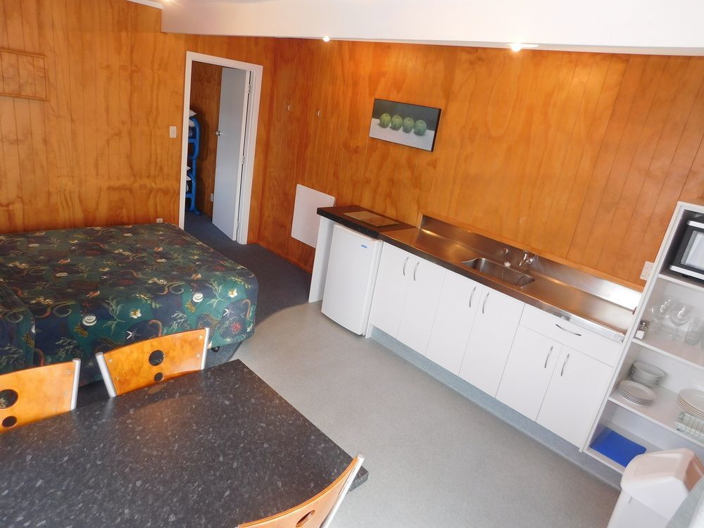 Motutere Bay Top 10 Holiday Park Turangi Exterior photo