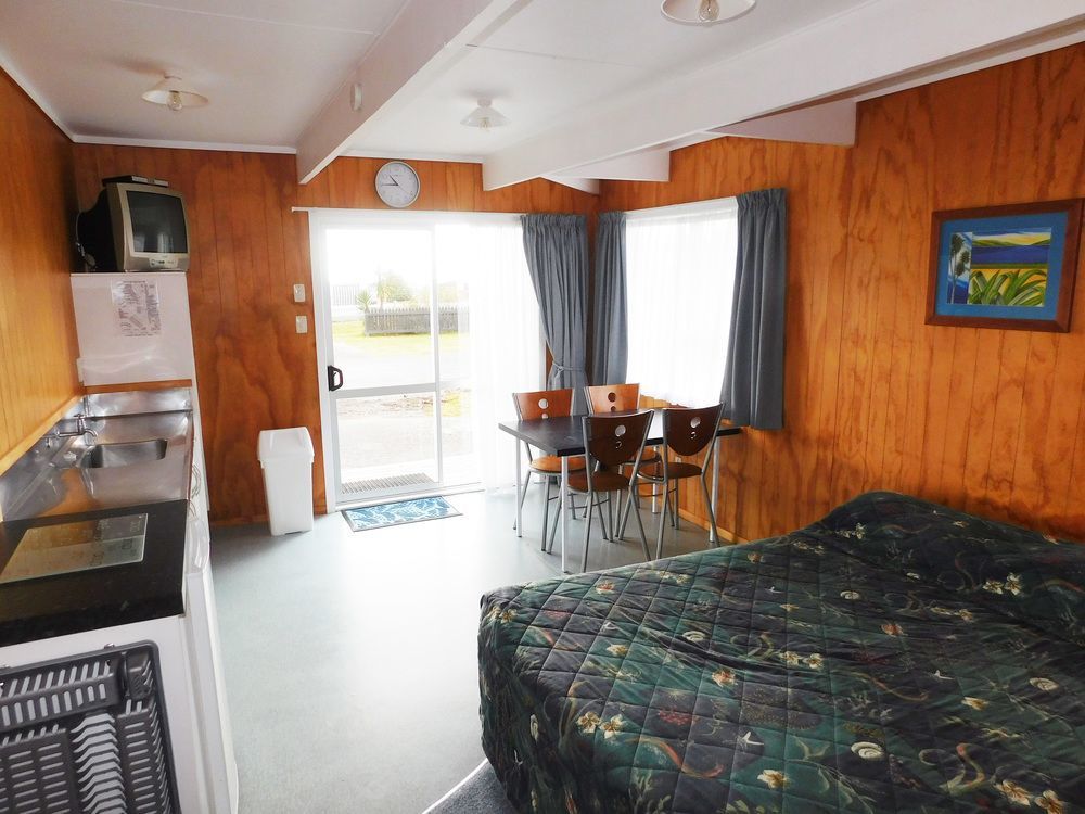 Motutere Bay Top 10 Holiday Park Turangi Exterior photo