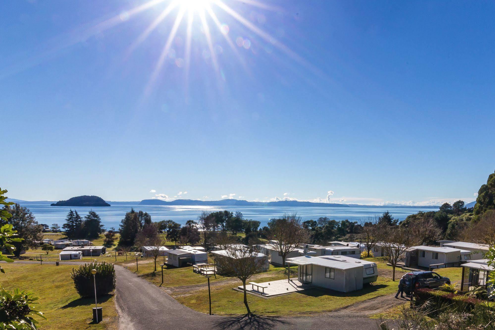 Motutere Bay Top 10 Holiday Park Turangi Exterior photo